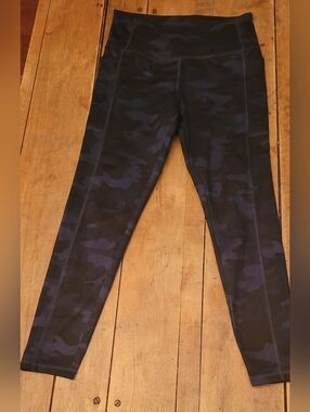 🥳2/$35🥳 Danskin Dark Camo Performance Leggings
